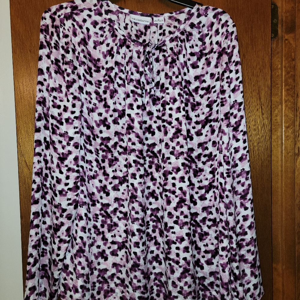 Liz Claiborne key hole shear top
